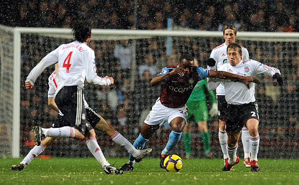 通过足球使 通过足球使